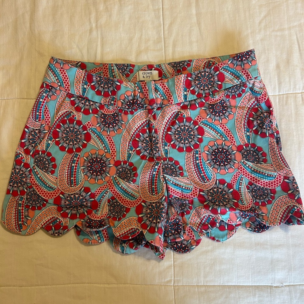 crown & ivy Coral and Turquoise Floral Scallop-Hem Shorts